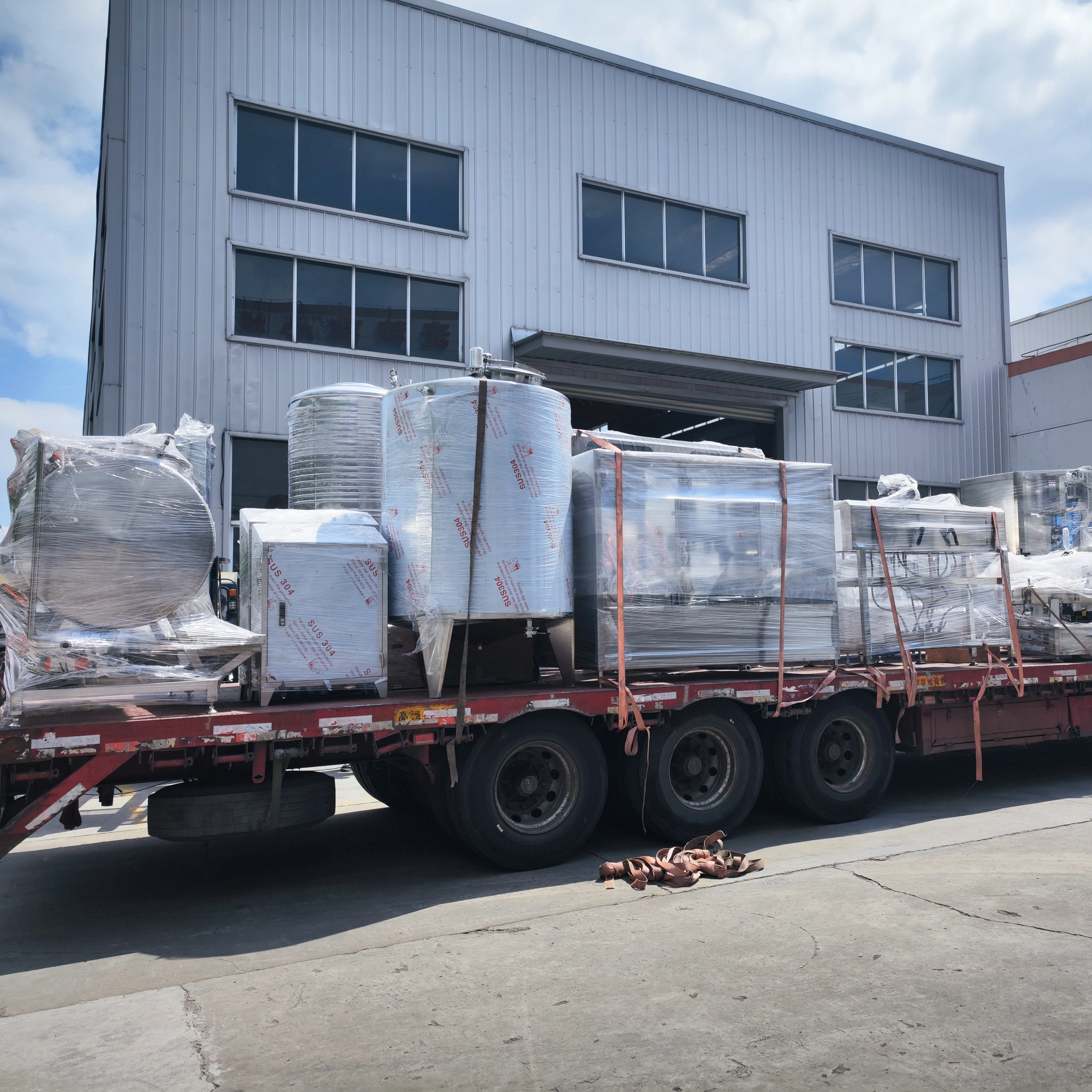 4000BPH WATER FILLING LINE DELIVERED TODAY 