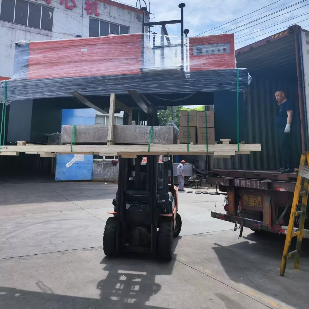 G-PACKER CARBONATED DRINKS FILLING LINE DELIVERY TO RUSSIA 